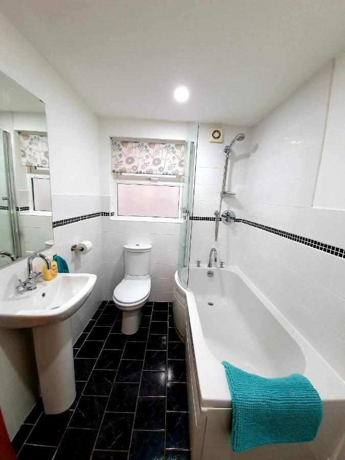 In The Heart Of Portrush - Beautiful Views Apartman Kültér fotó