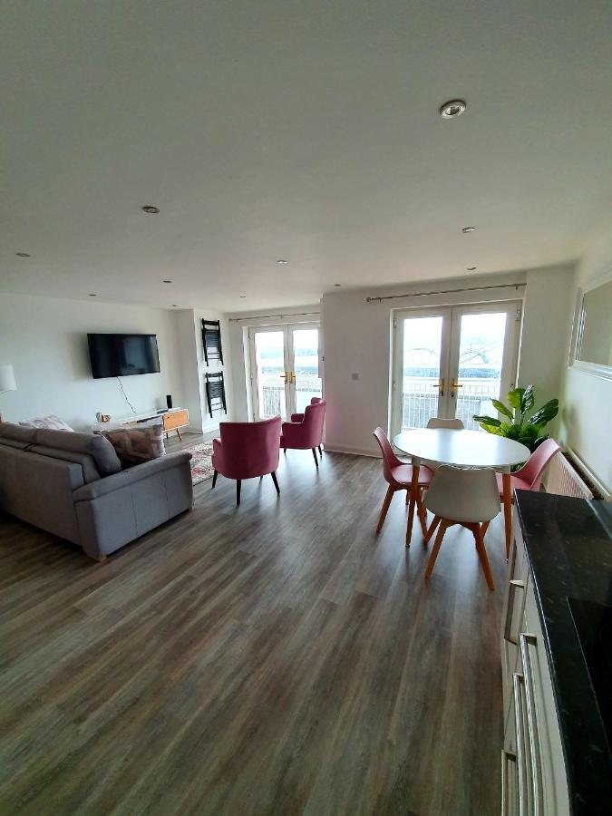 In The Heart Of Portrush - Beautiful Views Apartman Kültér fotó
