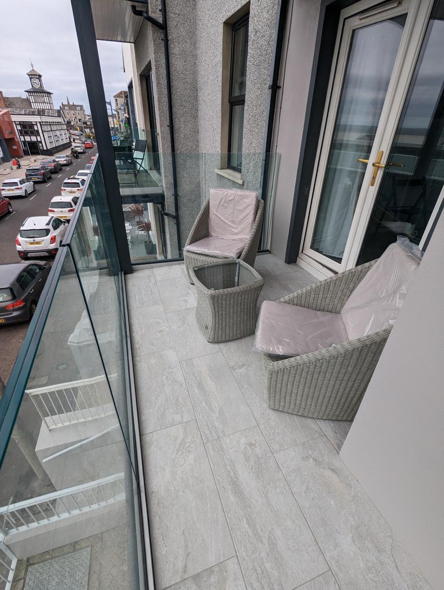 In The Heart Of Portrush - Beautiful Views Apartman Szoba fotó